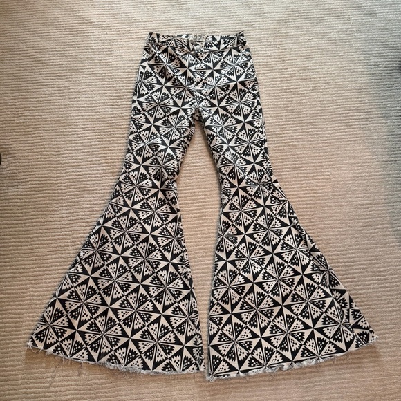 We The Free Geometric Black and White Flare Pants - Picture 3 of 10